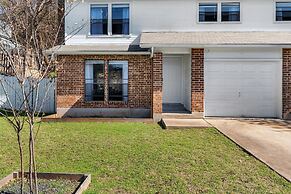 Hillside 3BR KingClose to DT Domain Q2