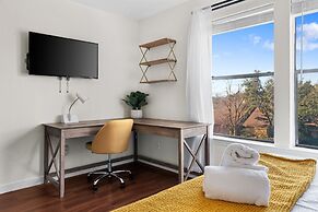 Hillside 3BR KingClose to DT Domain Q2