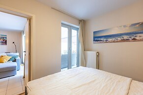 One-bedroom Apartment by the sea
