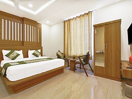 Sky Blu Hotel and Rooftop Restaurant