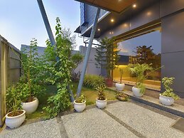 Sky Blu Hotel and Rooftop Restaurant