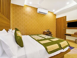 Sky Blu Hotel and Rooftop Restaurant