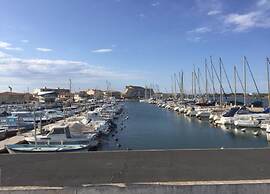 Stylish Stay by Serignan Sea