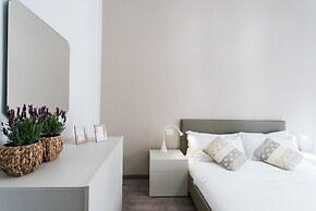 Garibaldi 24 Apartments by Rent all Como