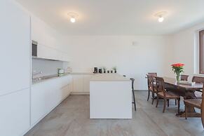 Dream Lake Apartments by Rent all Como