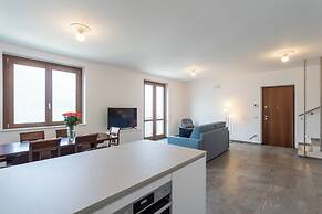 Dream Lake Apartments by Rent all Como