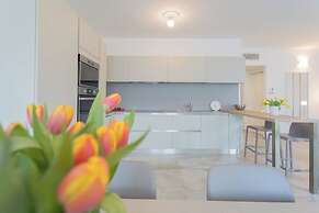 Dream Lake Apartments by Rent all Como