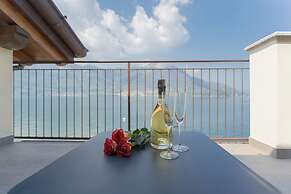 Dream Lake Apartments by Rent all Como