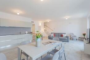 Dream Lake Apartments by Rent all Como