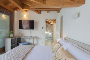 Dream Lake Apartments by Rent all Como