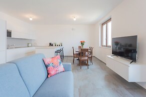 Dream Lake Apartments by Rent all Como