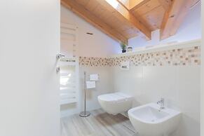 Dream Lake Apartments by Rent all Como