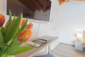 Dream Lake Apartments by Rent all Como