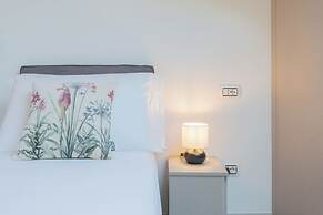 Dream Lake Apartments by Rent all Como