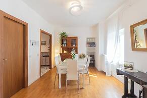 Linda Apartments by Rent all Como