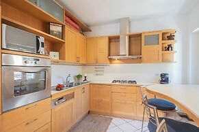 Linda Apartments by Rent all Como