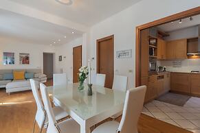 Linda Apartments by Rent all Como