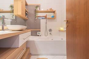 Linda Apartments by Rent all Como