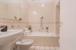 Linda Apartments by Rent all Como