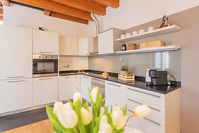 Vico Garden-203 by Rent all Como