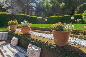 Vico Garden-203 by Rent all Como