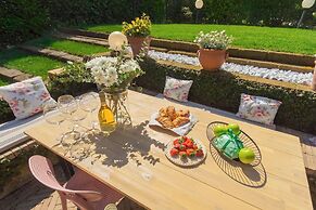 Vico Garden-203 by Rent all Como