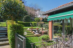 Vico Garden-203 by Rent all Como