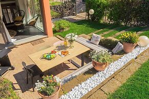 Vico Garden-203 by Rent all Como