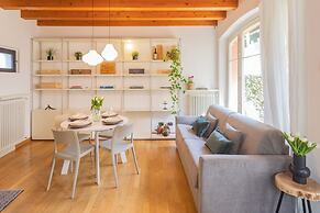 Vico Garden-203 by Rent all Como