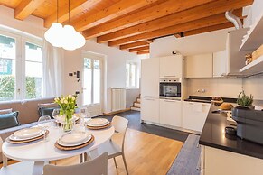 Vico Garden-203 by Rent all Como