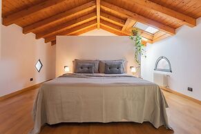 Vico Garden-203 by Rent all Como