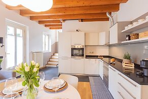 Vico Garden-203 by Rent all Como