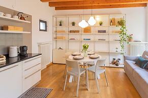 Vico Garden-203 by Rent all Como