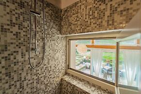 Vico Garden-203 by Rent all Como