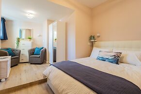 Lakeview Apartments by Rent All Como