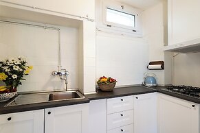 Family Nest on Lake Como by Rent all Como
