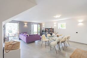 Harmony on the Lake by Rent all Como