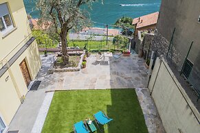 La Quiete With Private Garden by Rent all Como