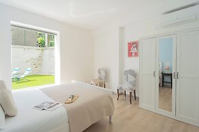 La Quiete With Private Garden by Rent all Como