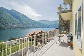 La Quiete With Private Garden by Rent all Como