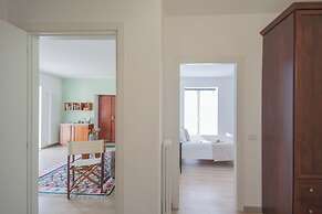 La Quiete With Private Garden by Rent all Como