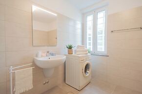 La Quiete With Private Garden by Rent all Como