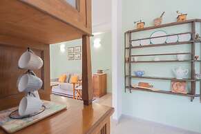 La Quiete With Private Garden by Rent all Como