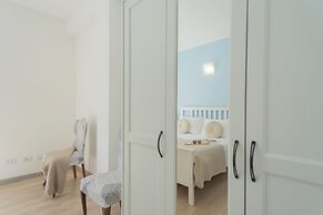 La Quiete With Private Garden by Rent all Como