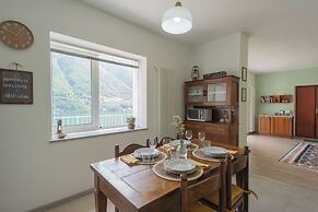 La Quiete With Private Garden by Rent all Como