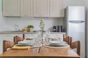 La Quiete With Private Garden by Rent all Como