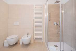 La Quiete With Private Garden by Rent all Como