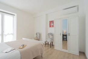 La Quiete With Private Garden by Rent all Como