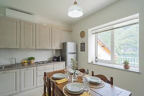 La Quiete With Private Garden by Rent all Como