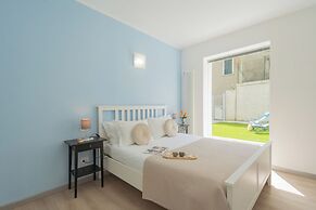 La Quiete With Private Garden by Rent all Como